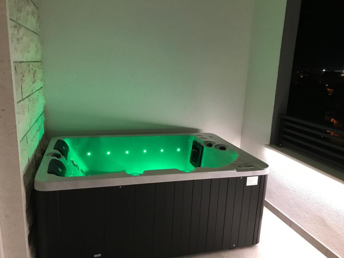 Tonkita With Jacuzzi Apartma *
