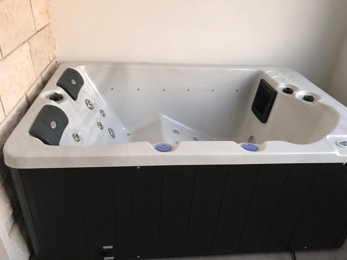 Apartma Tonkita With Jacuzzi