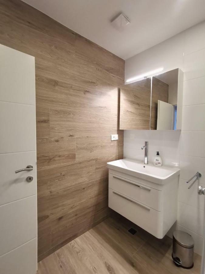 Apartma Tonkita With Jacuzzi Makarska