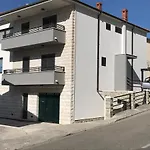 Apartments Tonkita With Jacuzzi