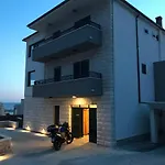 Apartments Tonkita With Jacuzzi
